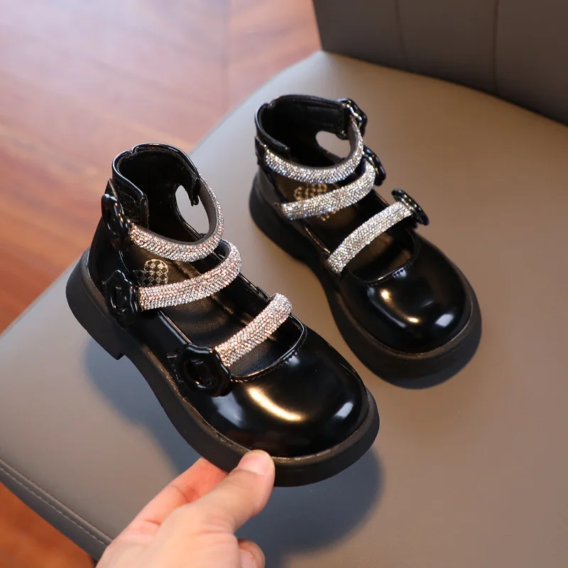 

Черные ажурные туфли на плоской подошве для девочек, весенние универсальные детские модные блестящие высокие лоферы на шнуровке, модель 2022