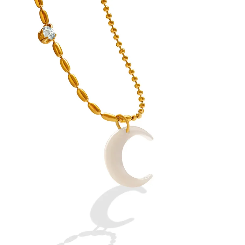 

Crescent Necklace Women's Fashion White Sea Shell Material Pendant Clavicle Chain Stainless Steel Jewelry Wholesale