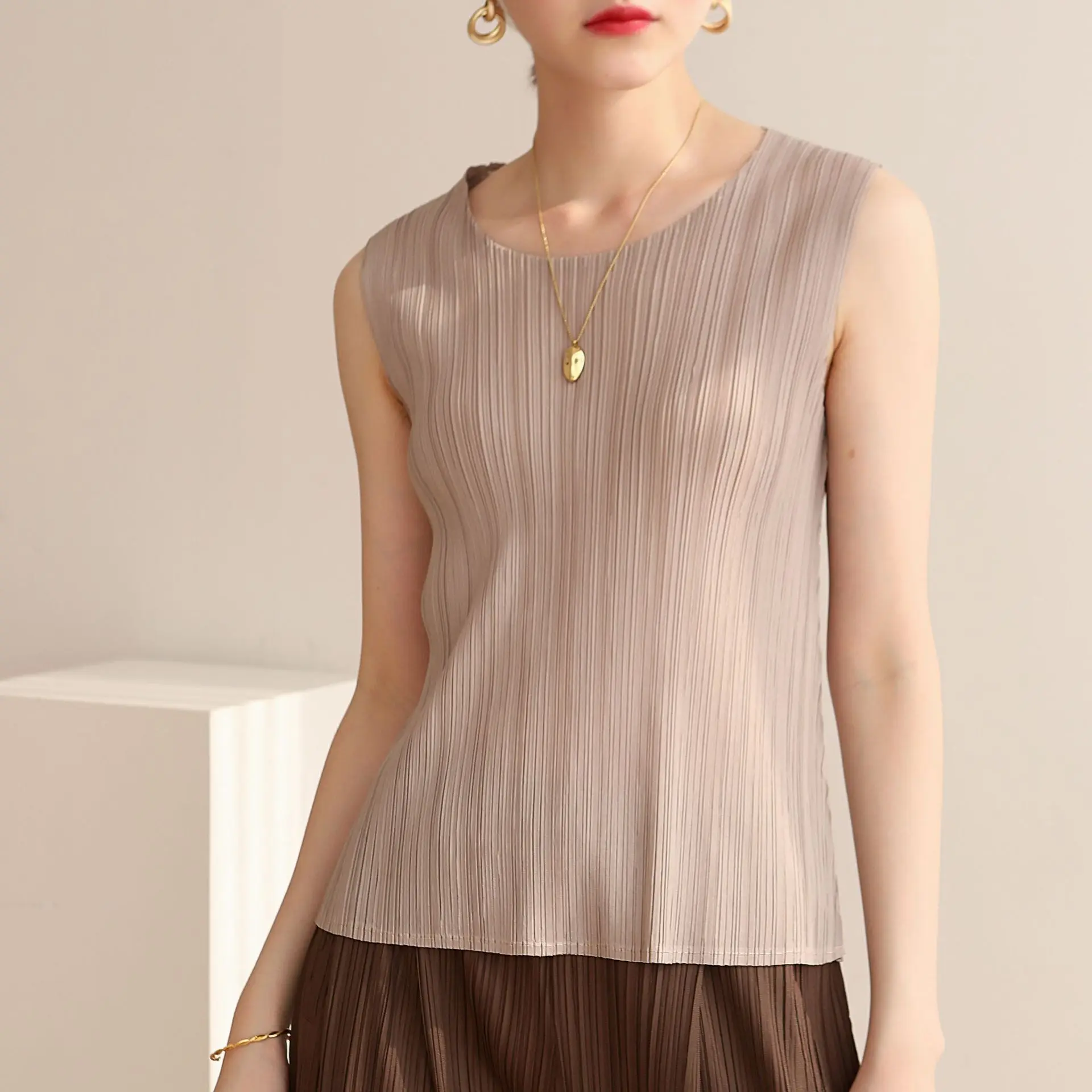 

Miyake Pleated One Size Basic Solid Color Sleeveless Tank Top 7981