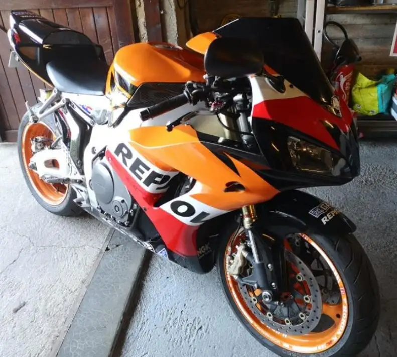 

Комплект обтекателей для мотоцикла HONDA CBR1000RR 2006 2007 06 07
