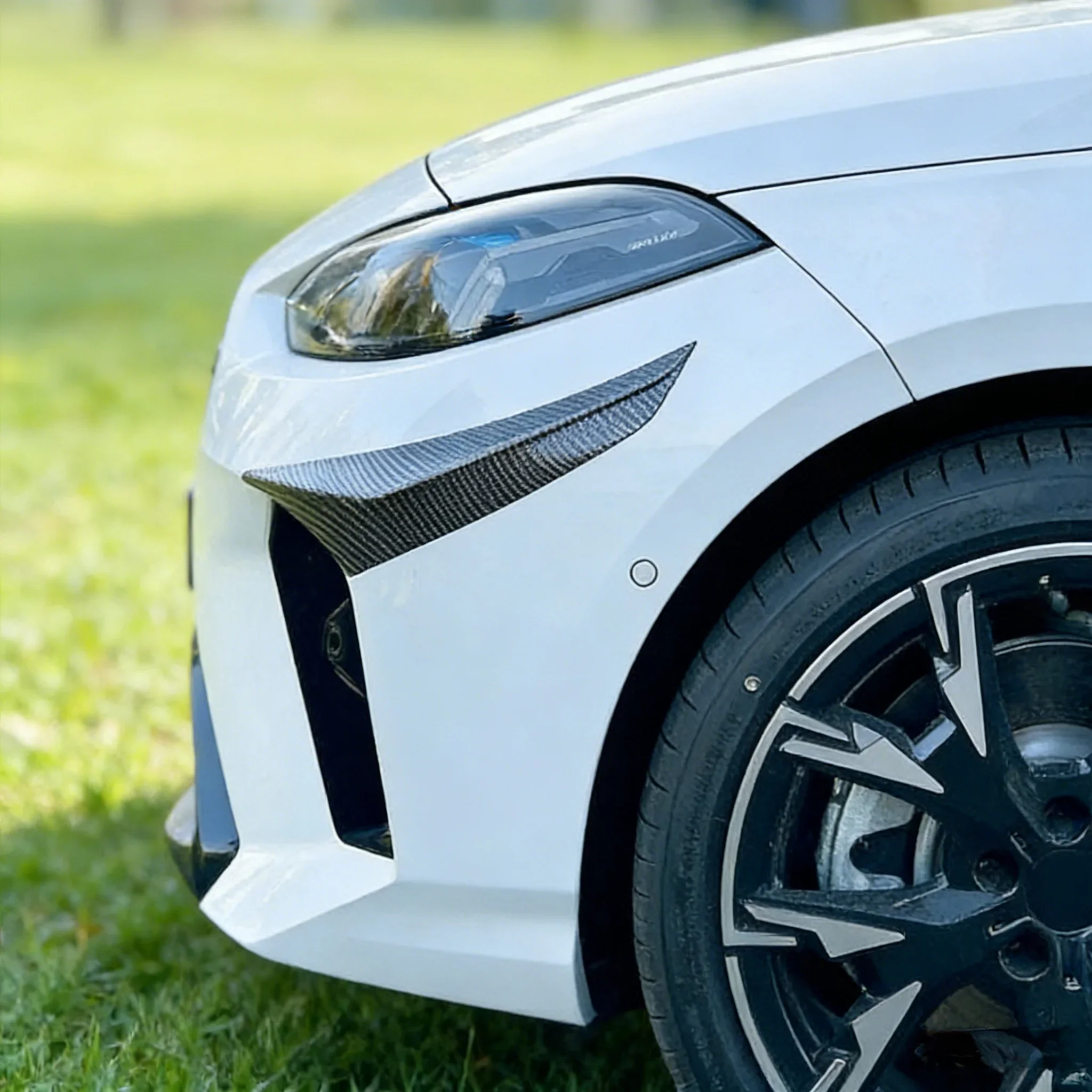 Для BMW 1 серии F70, 2 серии F74 M Sport 2024+ высокопроизводительный передний бампер, боковые сплиттеры и спойлер для противотуманных фар (art.: 3920dab8963cb) - 3920dab8963cb