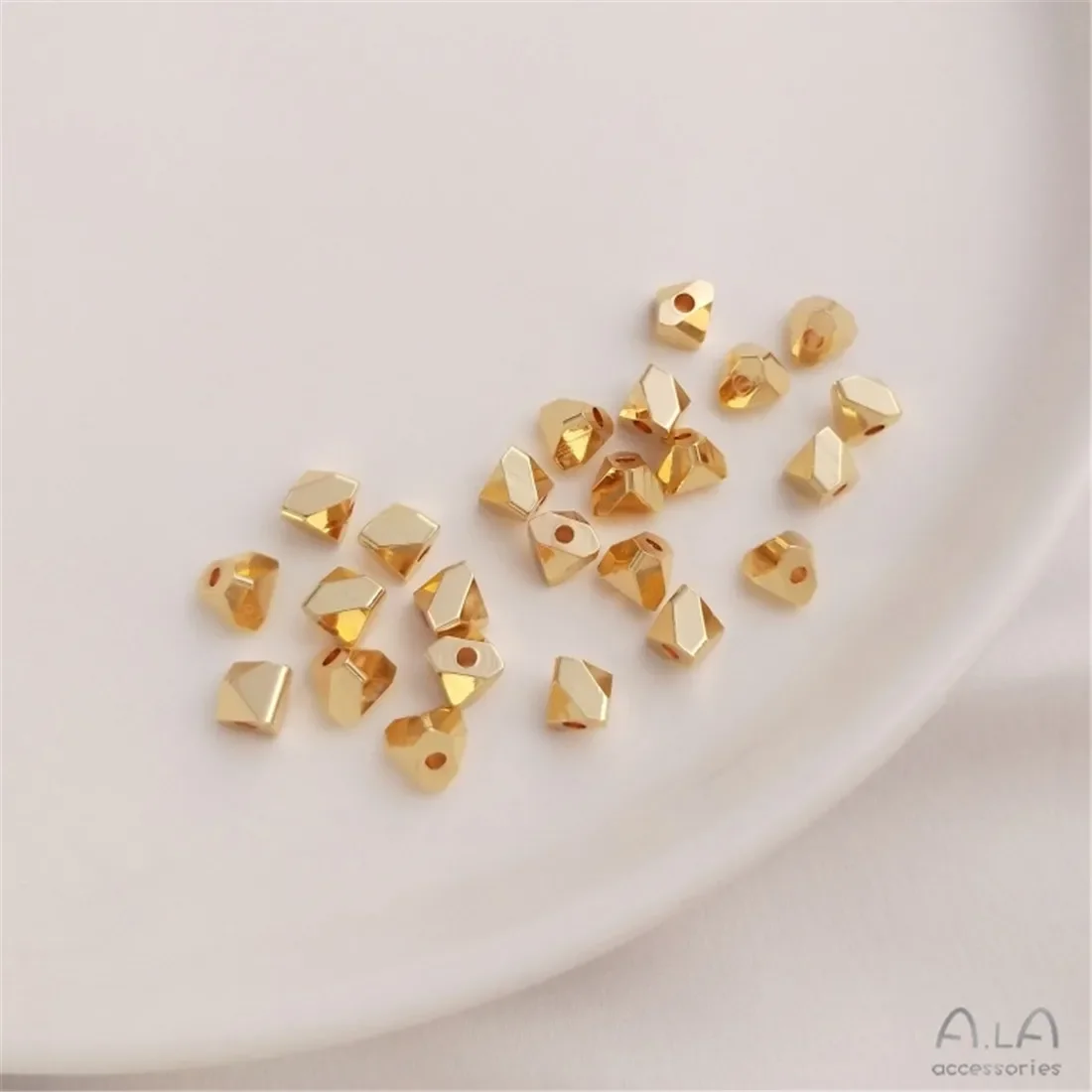 10 шт. 14-каратное золотого цвета многоугольные угловые бусины геометрические