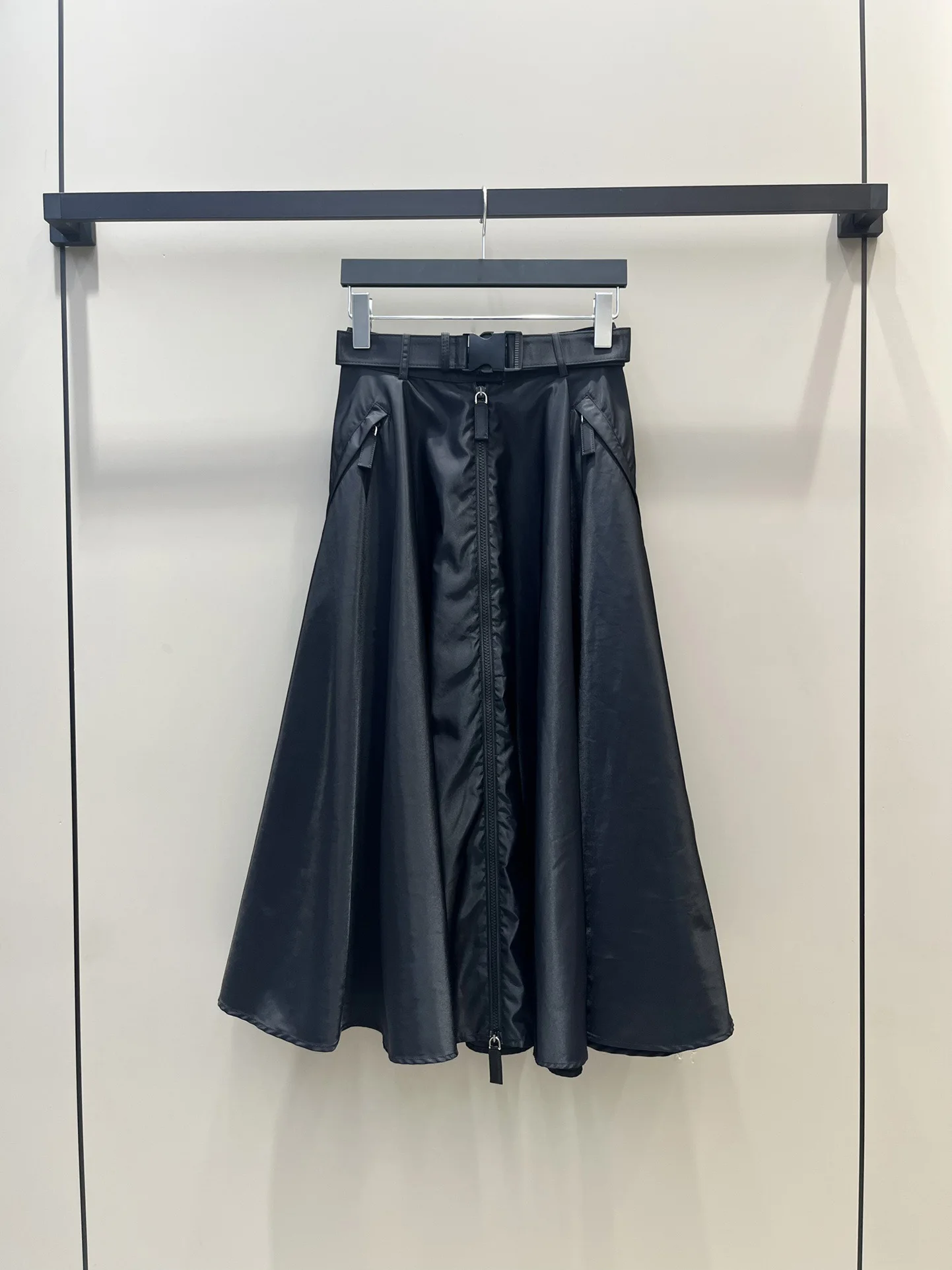 

2023New nylon custom belt oversized hemline skirt