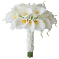 simple yellow core ivory calla bridesmaid bouquet hand holding wedding party silk flowers bouquet mari%c3%a9e novios