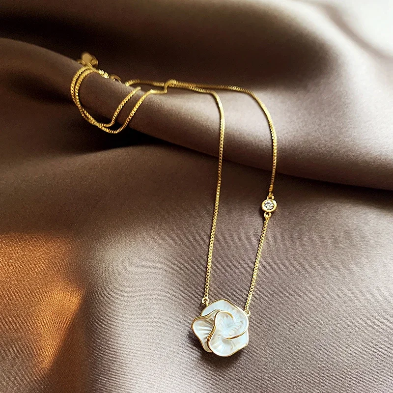 Женское ожерелье кулон в форме камелии новинка 2024 популярная Женская Роскошная