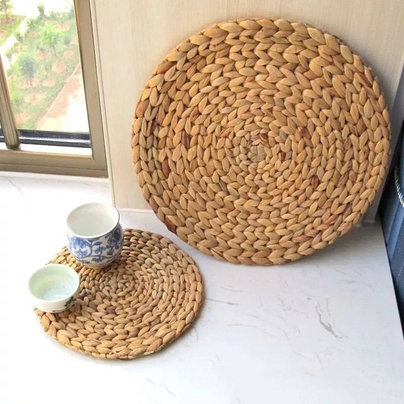 

2022New Natural Table Mat Handmade Water Hyacinth Woven Placemat Round Braided Mat Heat Resistant Hot Insulation Anti-Skidding P