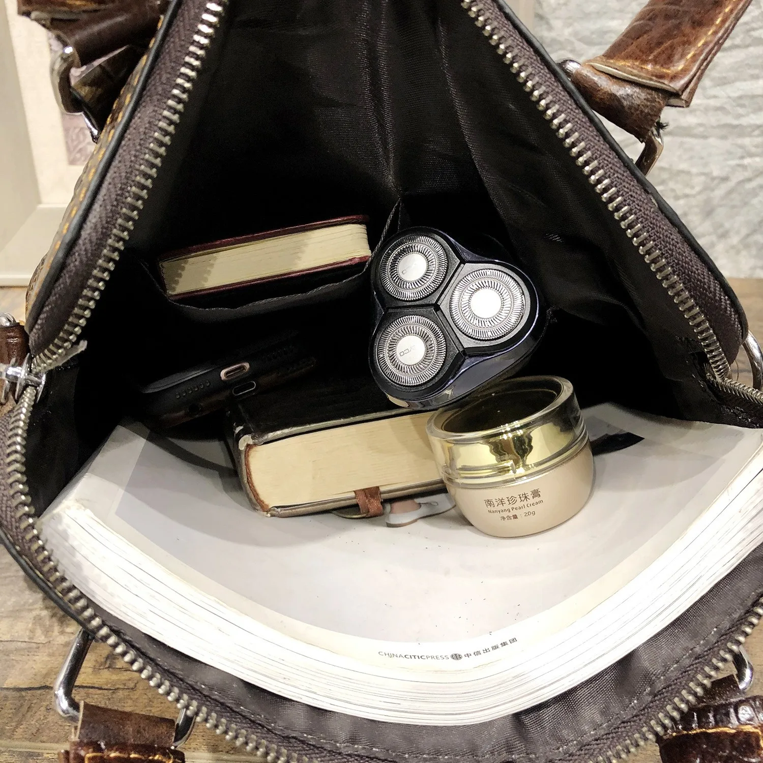 Crocodile Pattern Real Leather Document Handbag Men Business Bag Genuine Cowhide Shoulder Messenger Briefcase ipad Computer Pack