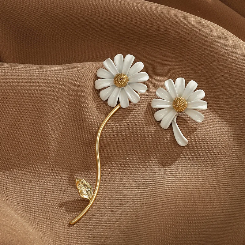 

white daisy flower stud earring for women 2022 new trendy korean fashion asymmetric earrings temperament elegant pendientes