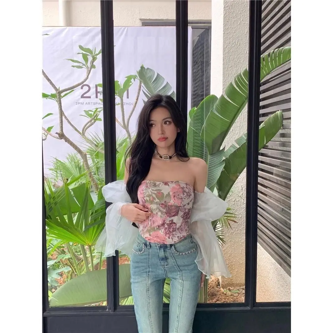 Женская блузка с открытыми плечами и цветочным принтом