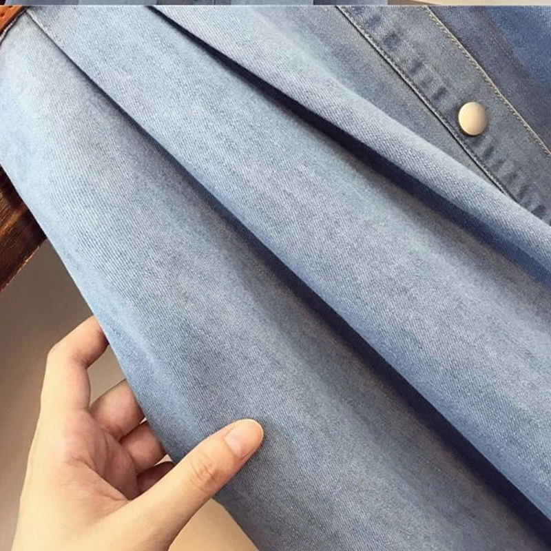 Женское джинсовое платье средней длины с коротким рукавом и воротником-поло |