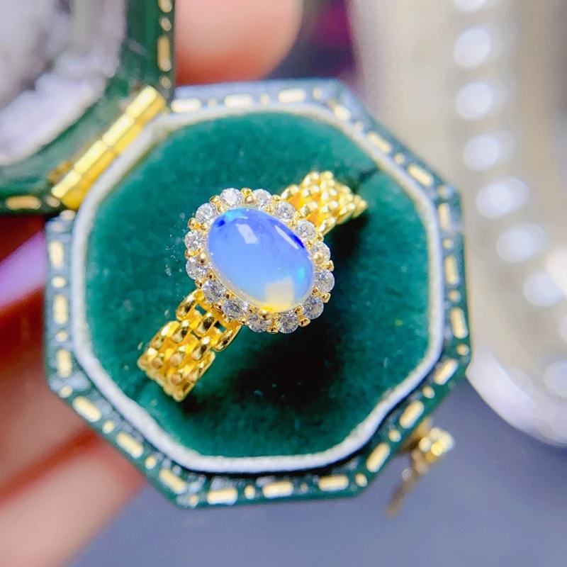 Женское кольцо из серебра 925 пробы с натуральным опалом