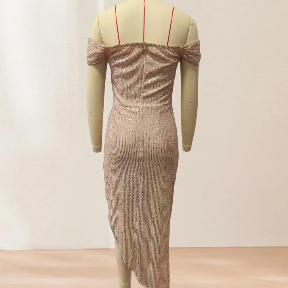 Женское вечернее платье с открытыми плечами без рукавов облегающее миди