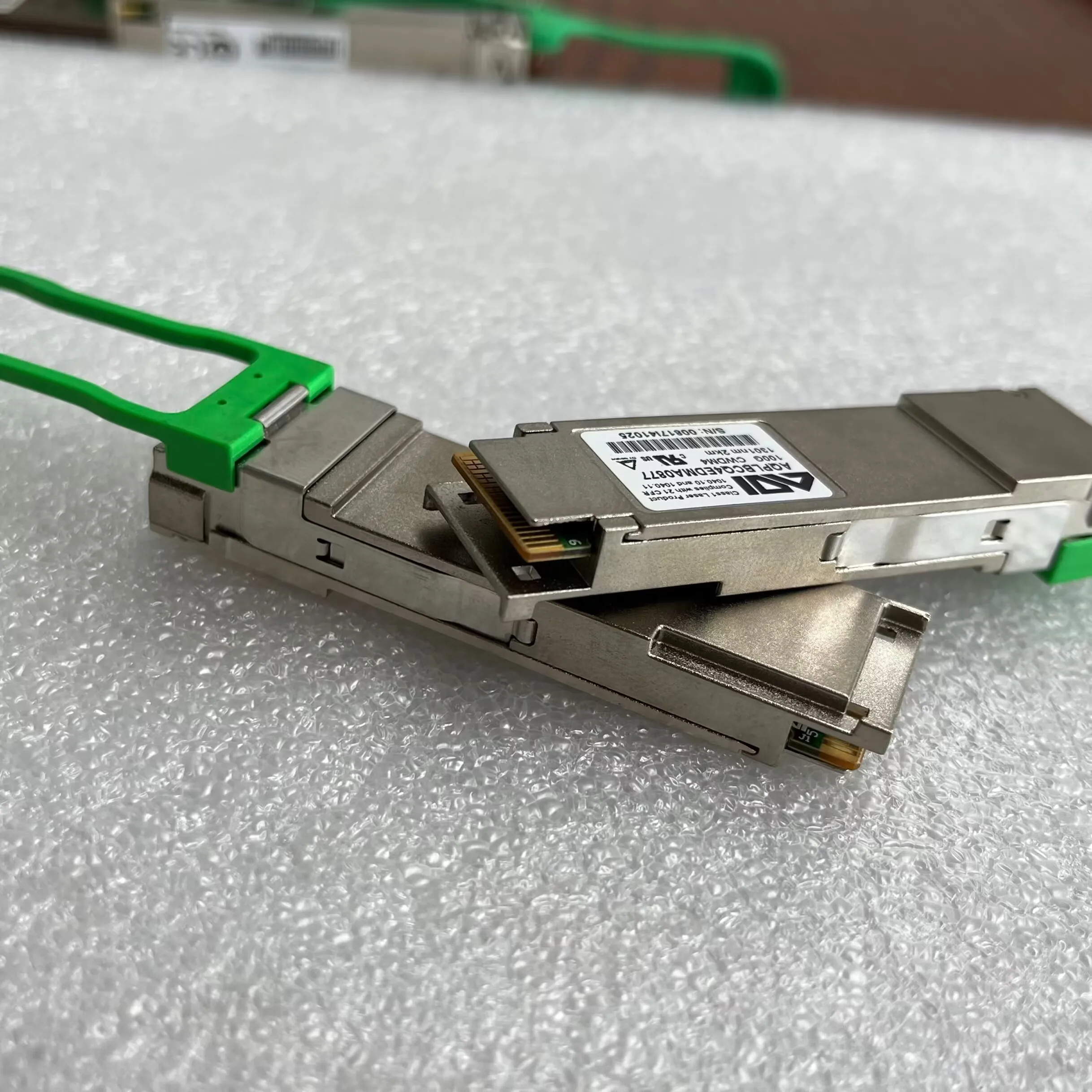100G Base QSFP28 CWDM4 1310nm 2KM SMF Transceiver Module AQPLBCQ4EDMA0877 Fiber Optic Transceiver