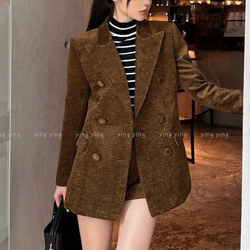 Женский бархатный офисный костюм двубортный подиумный блейзер с отложным