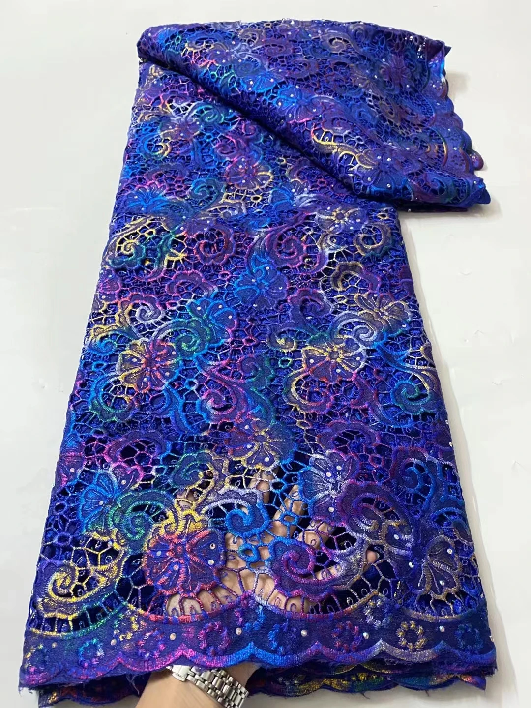 

2023 новый стиль Африканский бархат кружевная ткань Высокое качество швейцарское кружево вышивка блестки Сетка кружевная Ткань 5 ярдов для платьев