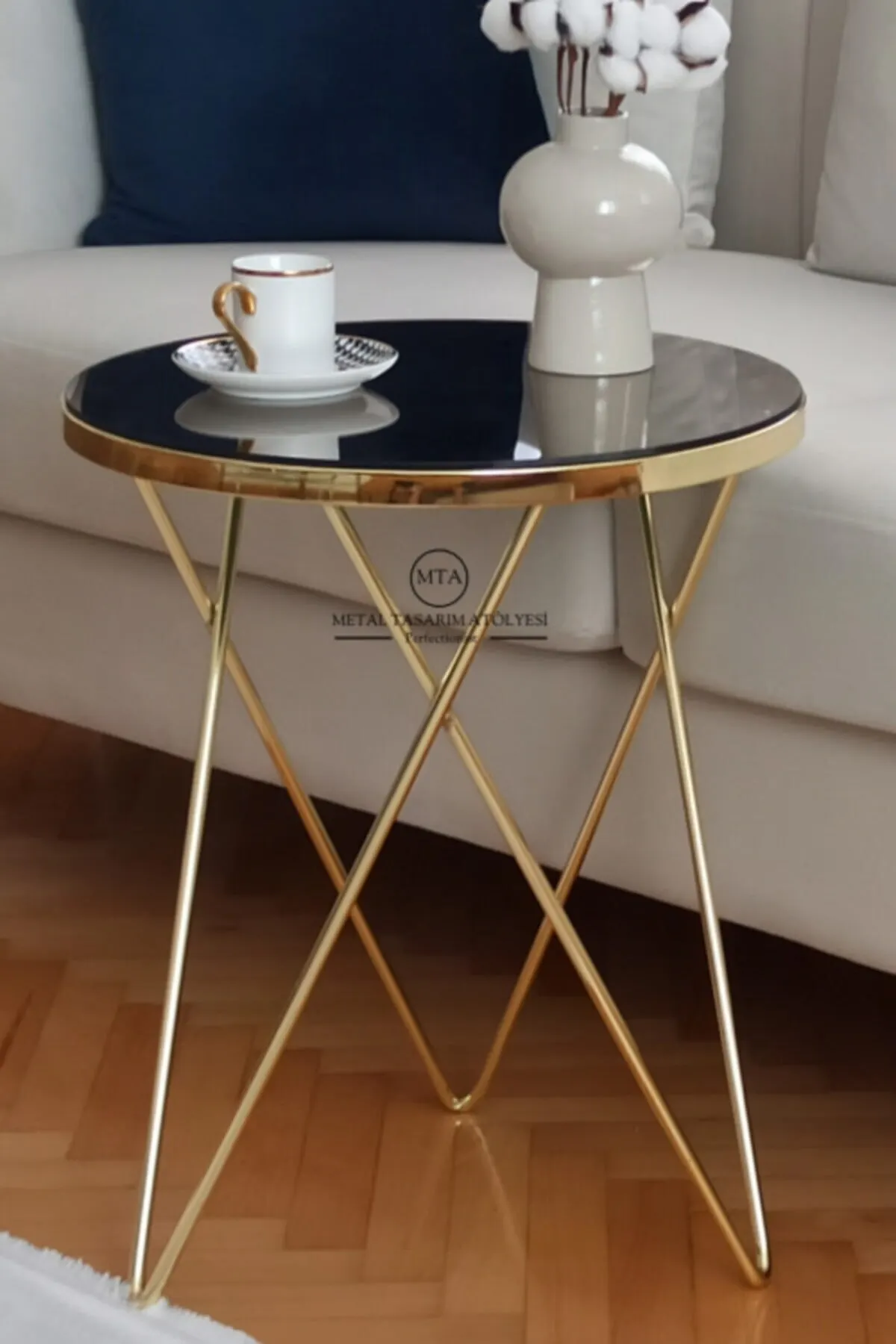 

Modern Gold Metal Coffee Table Single Glass Scandinavian Nightstand Tea Coffee Serving Table Living Room Decorative