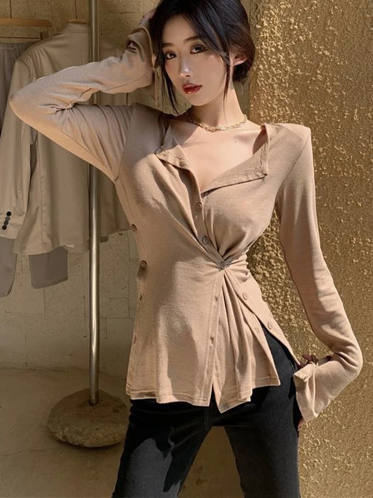 

Женские асимметричные футболки с разрезом, модные корейские привлекательные облегающие топы, женская осенняя однотонная уличная одежда Y2k с расклешенным рукавом и V-образным вырезом