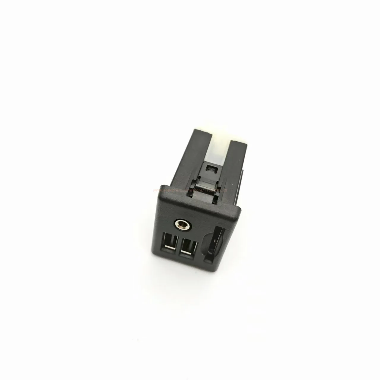 13581213 Автомобильный AUX-адаптер с SD-ридером и двумя USB-портами для Cadillac XTS, CTS, ATS, GMC (art.: 3920d16110e6d) - 3920d16110e6d