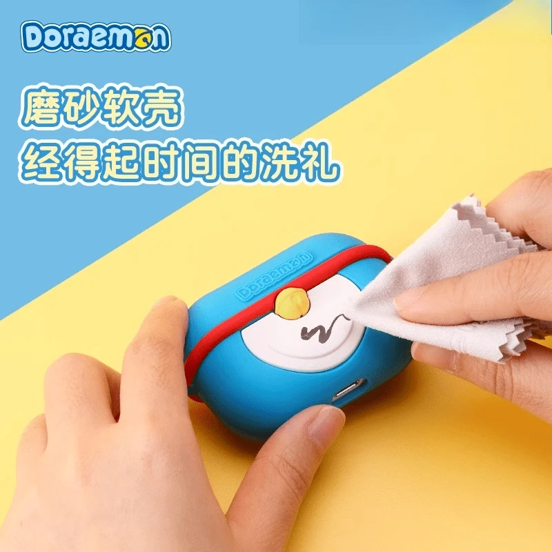 Фото Новый креативный 2D чехол для наушников Doraemon с героями мультфильмов, персонализированные периферийные устройства в стиле аниме для Airpodspro 2 3, чехол для наушников, праздничные подарки №3