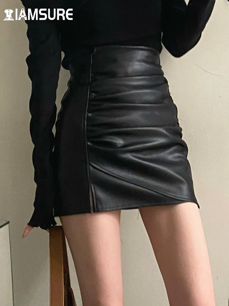

IAMSURE Sexy Slim Pu Leather Folds Split Skirt Elegant Fashion Solid High-Waisted Mini Skirts Women 2022 Streetwear Clubwear