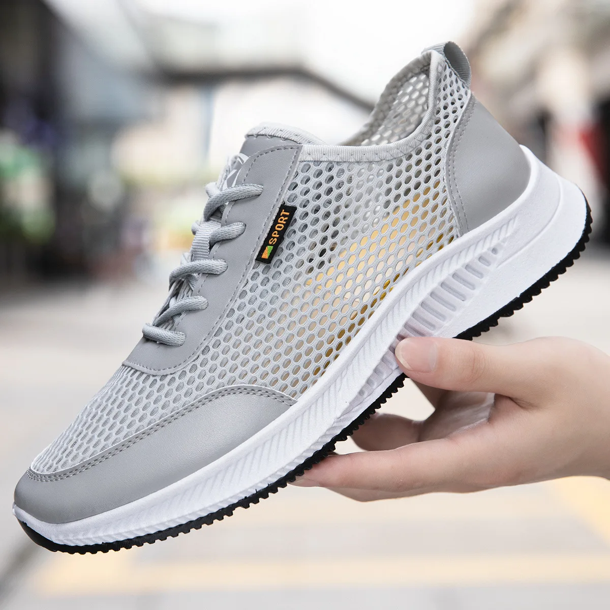 

2022 Summer Men's Hollow Mesh Soft Sole Student Running Shoes New Men's Shoes Breathable Mesh Sneakers Casual
