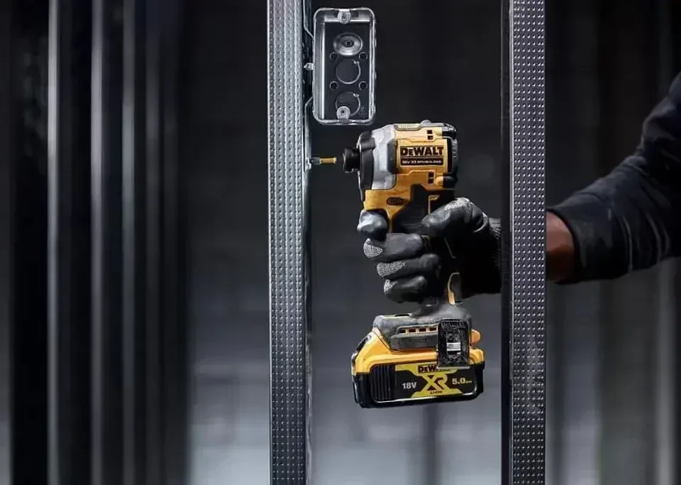 DeWalt Бесщеточная зарядная отвертка Электрическая 20 В с литиевой батареей