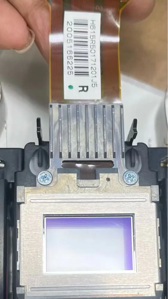 ЖК-дисплей проектора EpSON EB-Z9800 H615