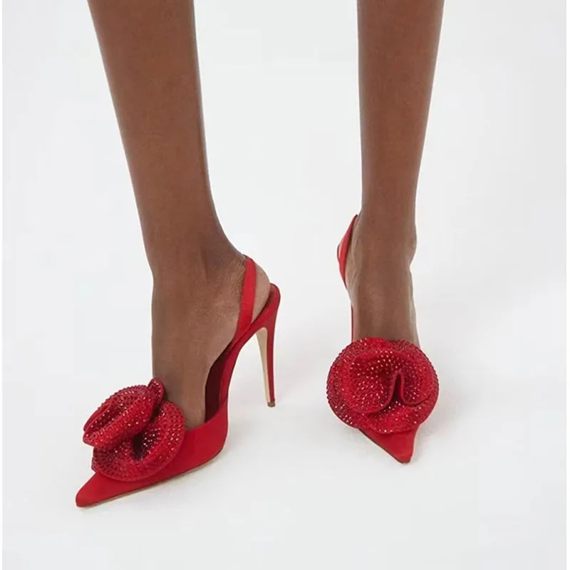 

Женские туфли на шпильке, с острым носком