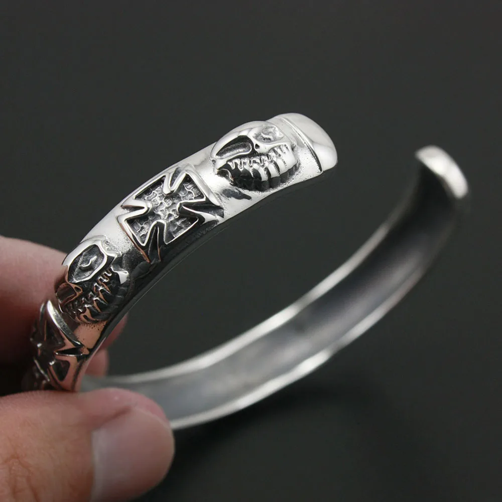 Крестообразный серебряный браслет 9A007 в стиле панк с черепом