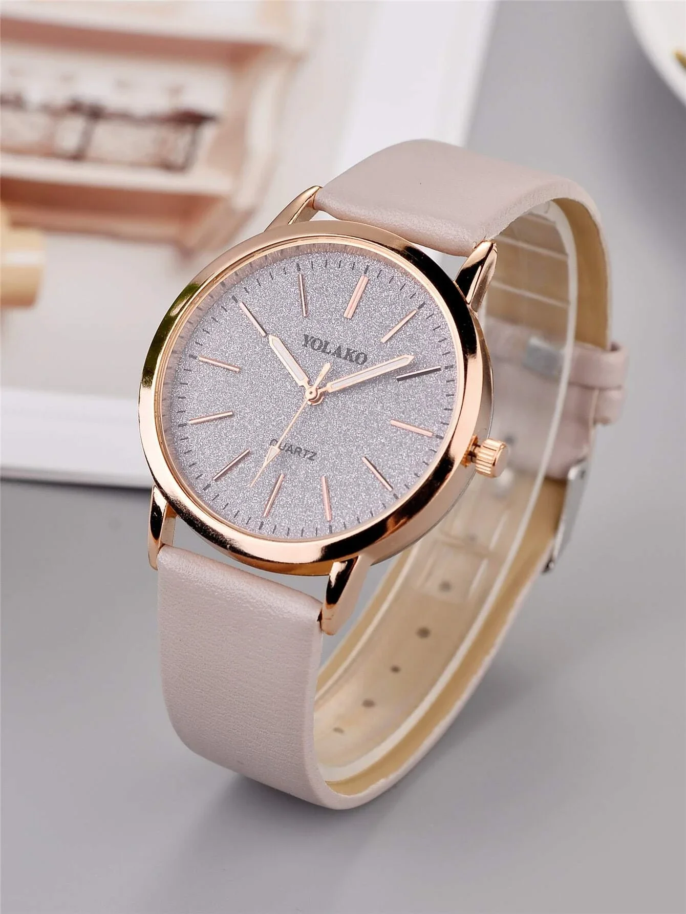 

Round Pointer Quartz Watch