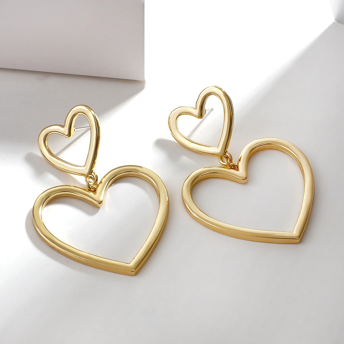 

Vintage Metal Gold Color Earrings For Women Simple Big Hollow Peach Heart Alloy Drop Earrings Party Jewelry Brincos 2023