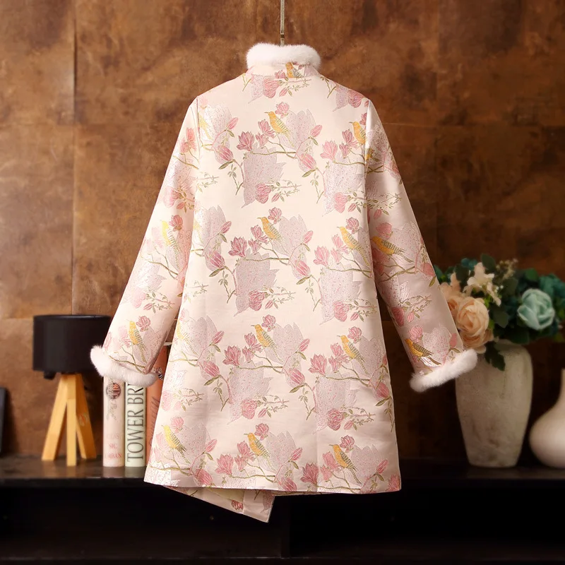 Женский зимний пуховик с цветочным узором