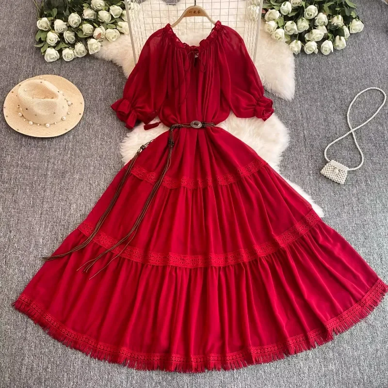 Платье-трапеция с коротким рукавом поясом на завязках