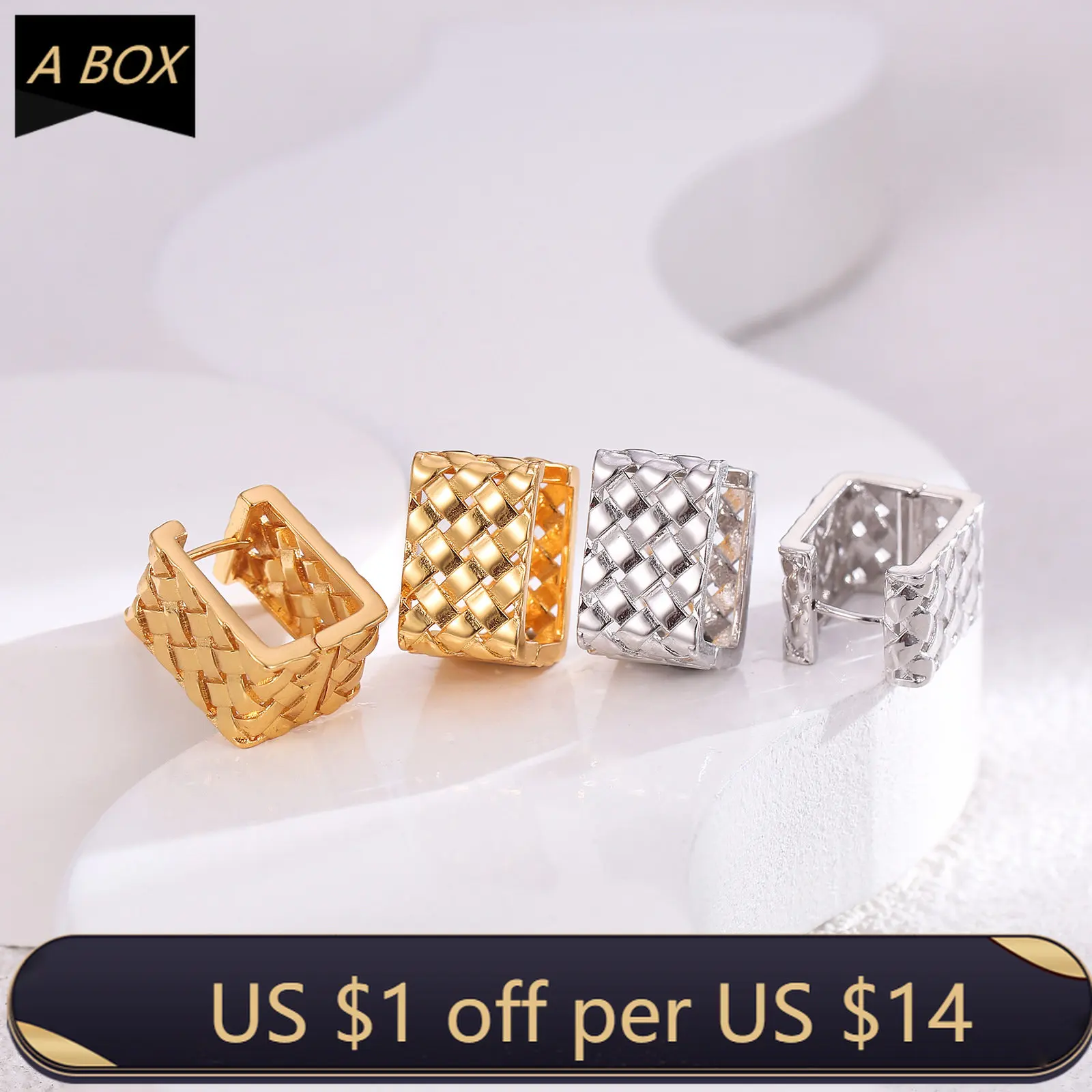 

2023 Classic Niche Design Ringer Square Ear Buckle Temperament Simple Everything With Cold Wind Ear Accessories