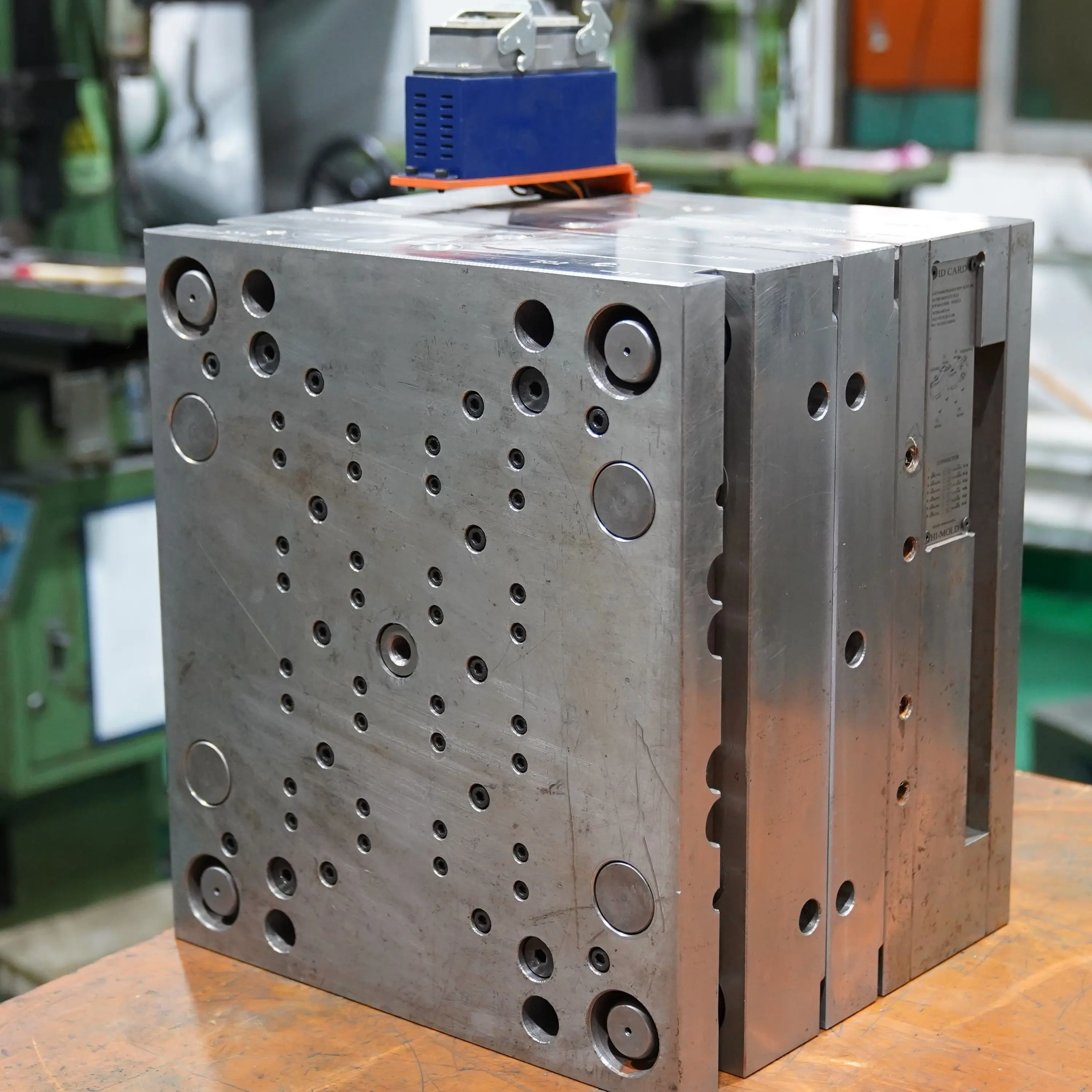 

Customized CNC machining service plastic mold making