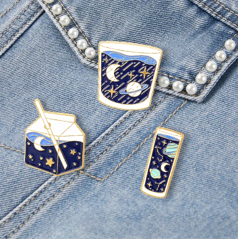 Эмалированный значок в виде мультяшного романтического звездного неба