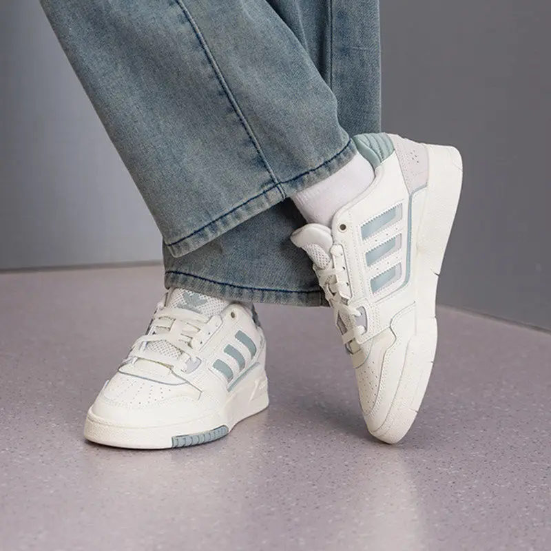 Фото Кроссовки Adidas KJ1116 женские ретро на платформе, кремово-серые с синим, с мягкой тканевой стелькой, износостойкой резиновой подошвой, для повседневной ходьбы №4