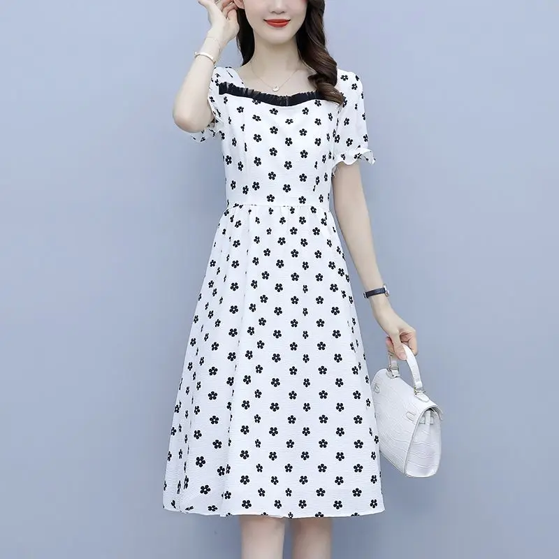 

Fashionable explosive street printed dress new summer casual short sleeve reducing age covering the belly square neck dress