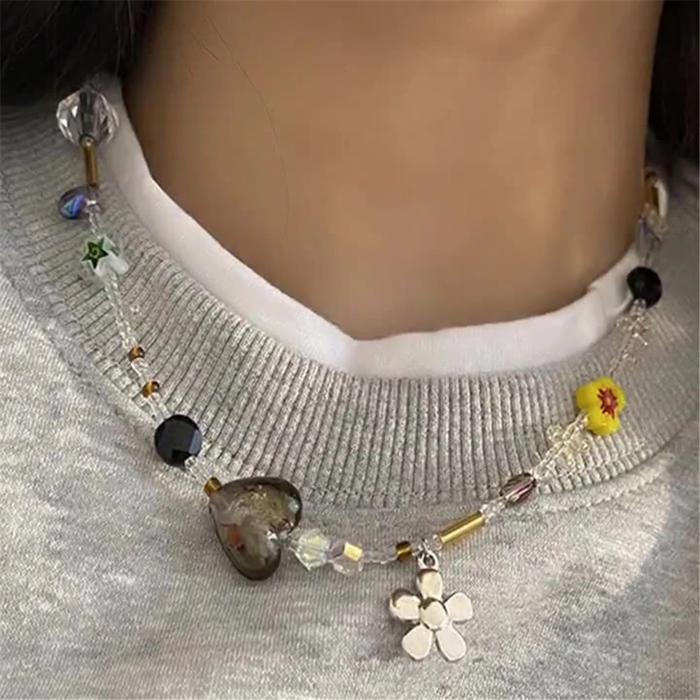 

Crystal Color Love Glass Beaded Necklace Retro Simple Beaded Flower Clavicle Chain Necklace Female Niche Design Sense 2022 New