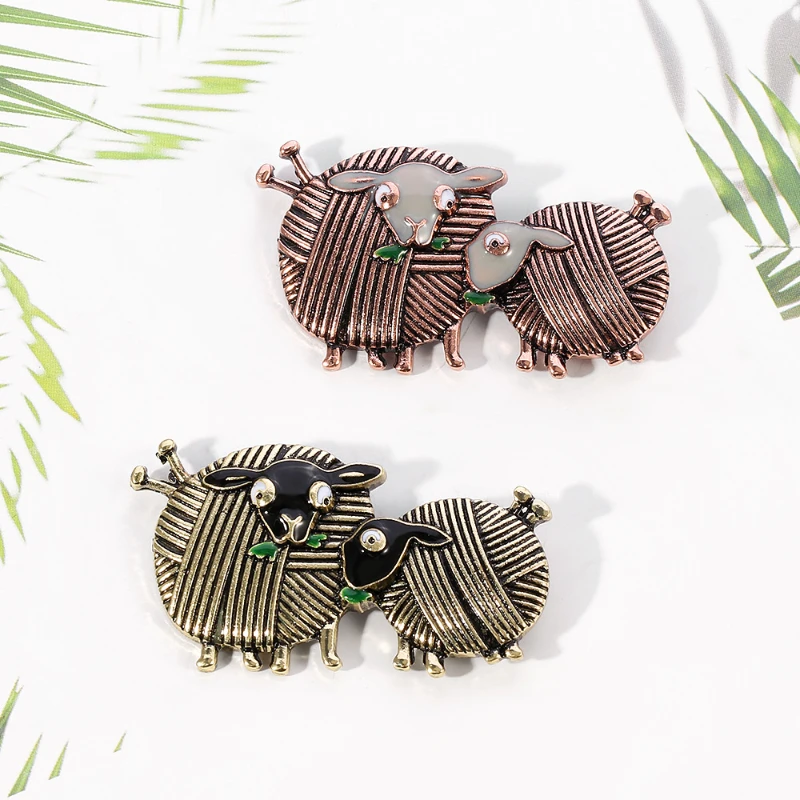 

Couples Women's Brooch Fashion Lapel Pins Sheep Eating Grass Christmas Friends Enamel Pin New Year Gift Badges Jewelry