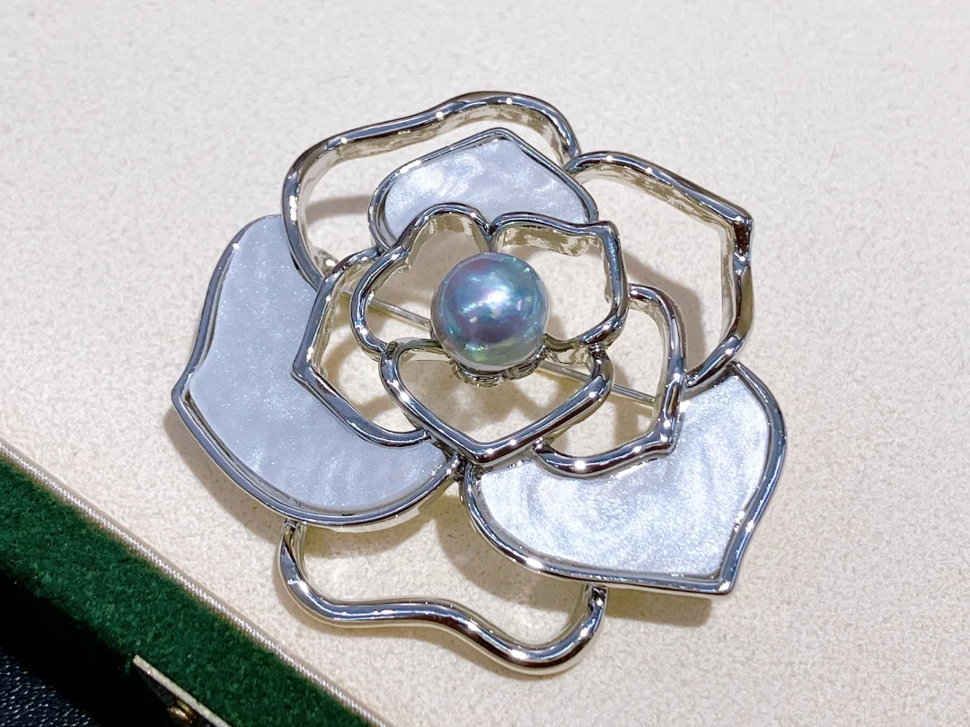 

HENGSHENG New Trendy Pure Copper 7-8mm Silver Blue Seawater Pearl Brooch With Shell Flower Shape For Women Girls Jewelry Gifts