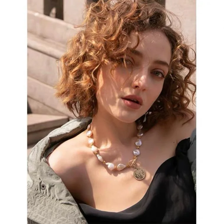 

New personality retro natural pearl beauty head coin pendant necklace
