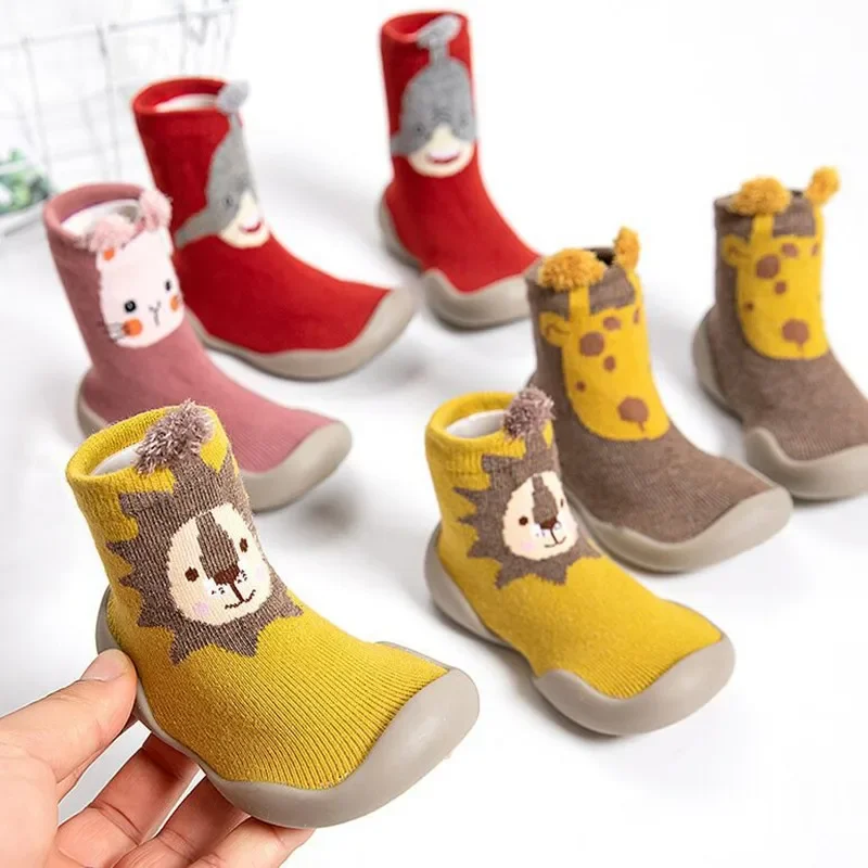 Детские кроссовки на мягкой резиновой подошве