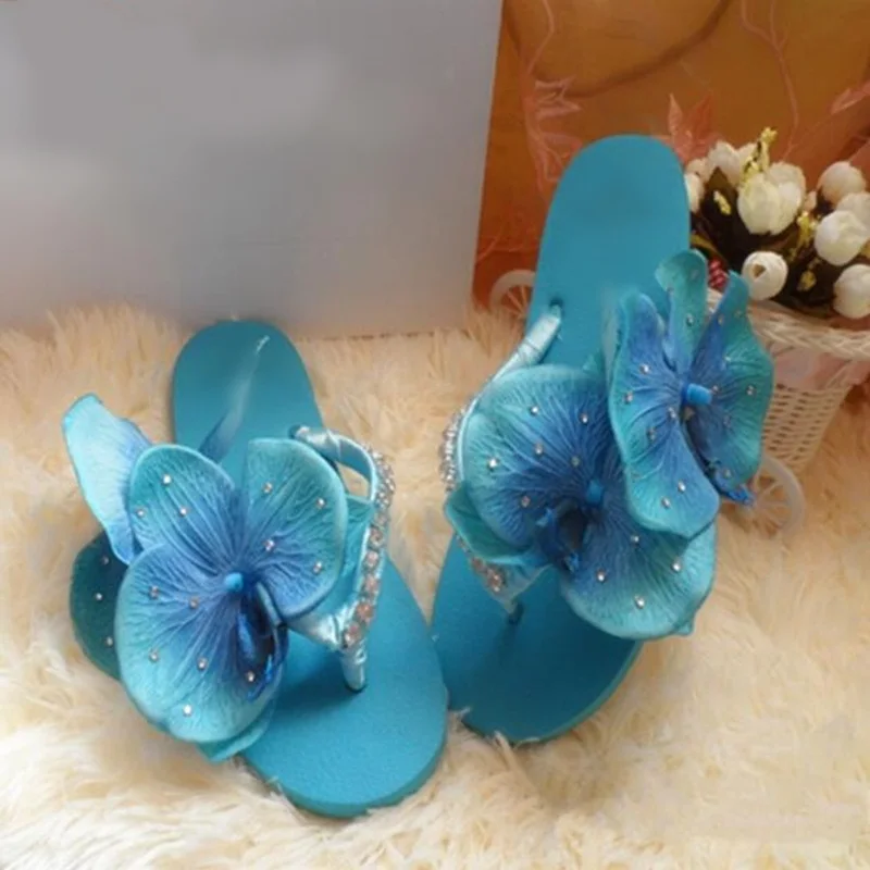 

Шлепанцы женские с большими синими бабочками и кристаллами