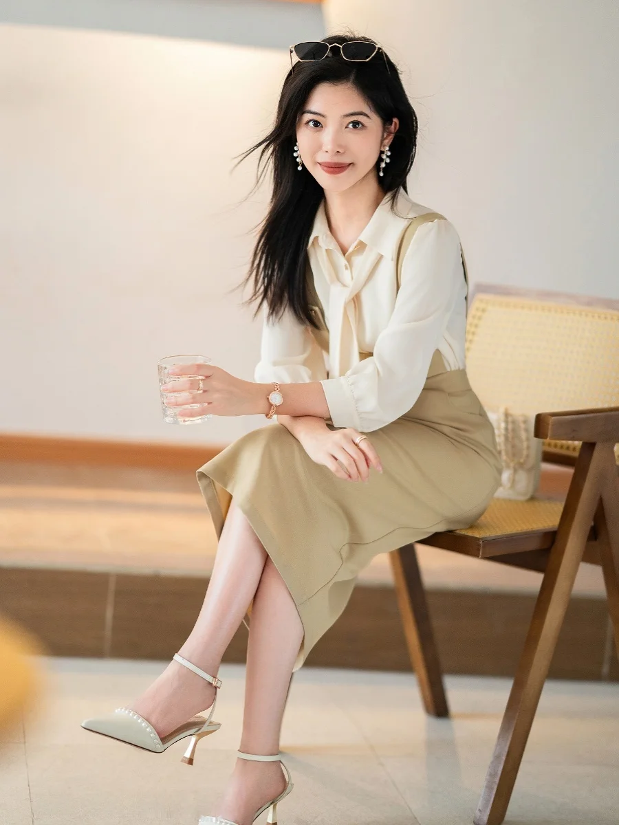 Маленькое осеннее желтое платье с U-образным вырезом на бретельках комплект из