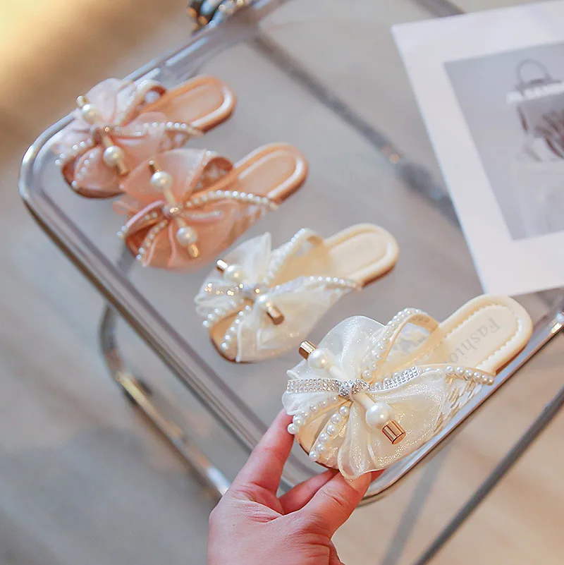 

Girls Pearls Slippers Lace Bow 2022 Summer Fashion New Kids Princess Covered Toes Beautiful Dress Sandals for Party Wedding Show