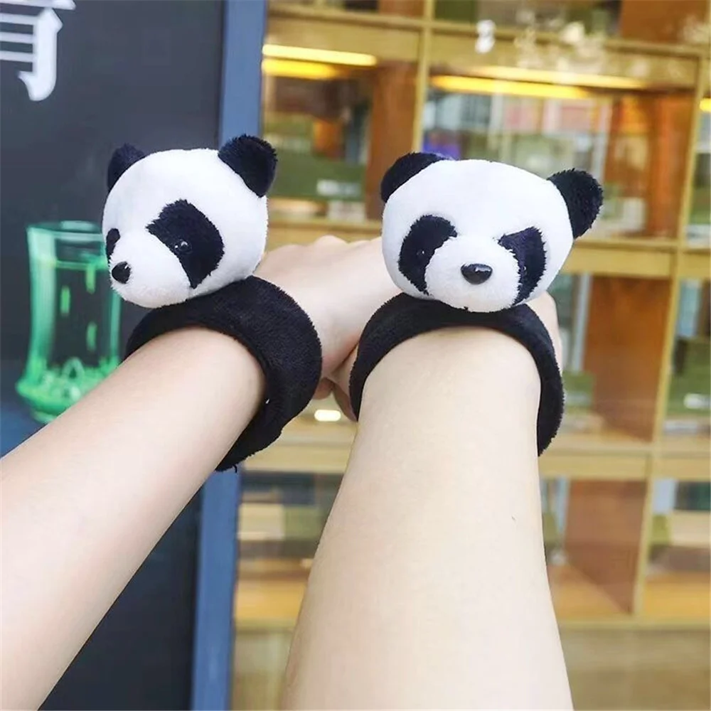 Плюшевая игрушка в виде панды
