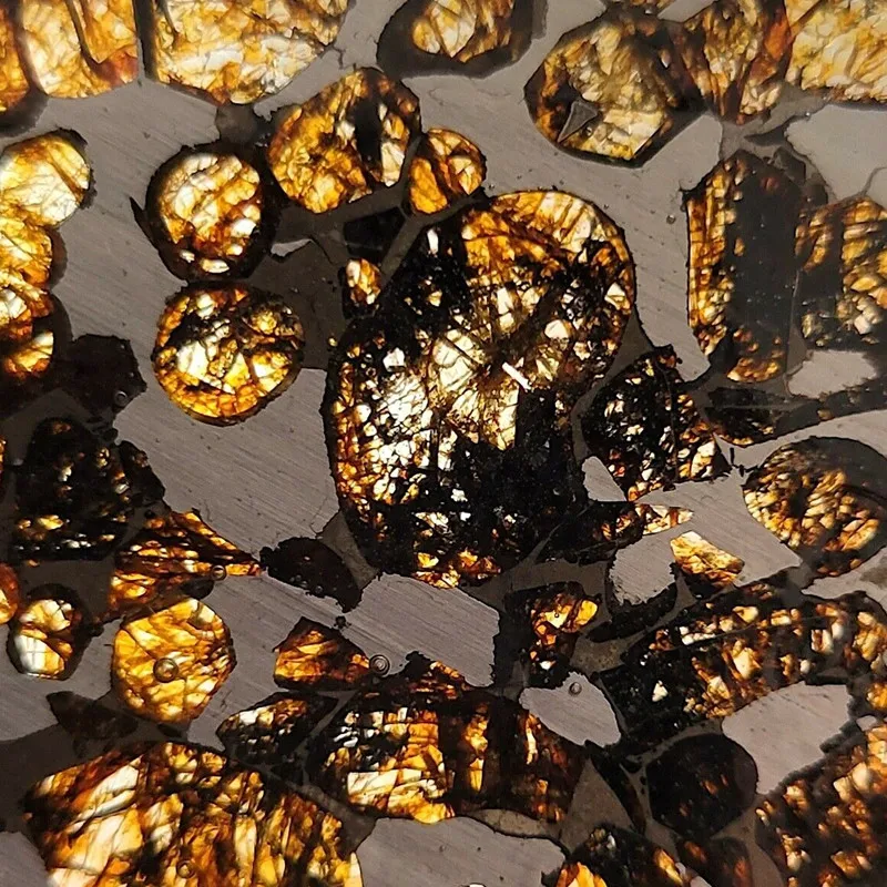 

Ультратонкий полностью полупрозрачный Шелковый метеорит 44 г