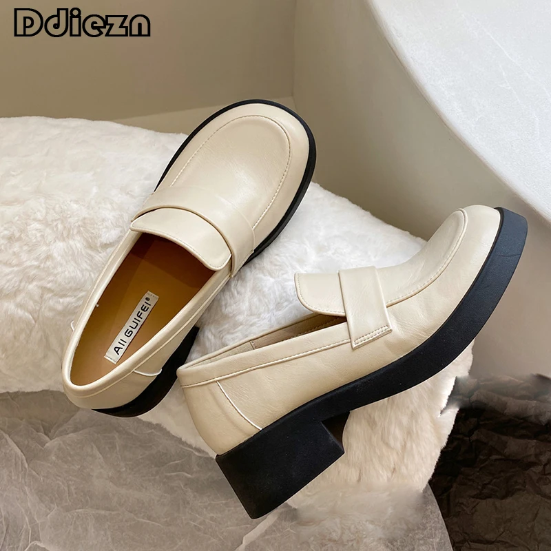 

Туфли женские на низком каблуке, с круглым носком, на плоской подошве