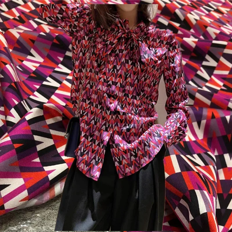 

Новая модная шифоновая тянущаяся саржевая ткань V-образной формы для весны и лета